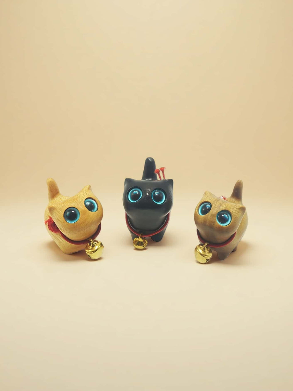 Elegant Wooden Cat Decor