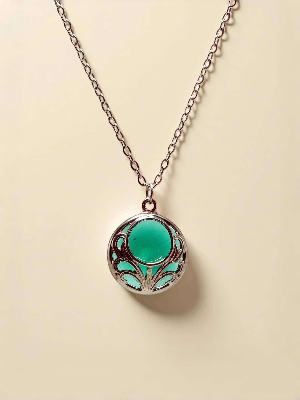 Art Deco Green Glass Pendant Necklace