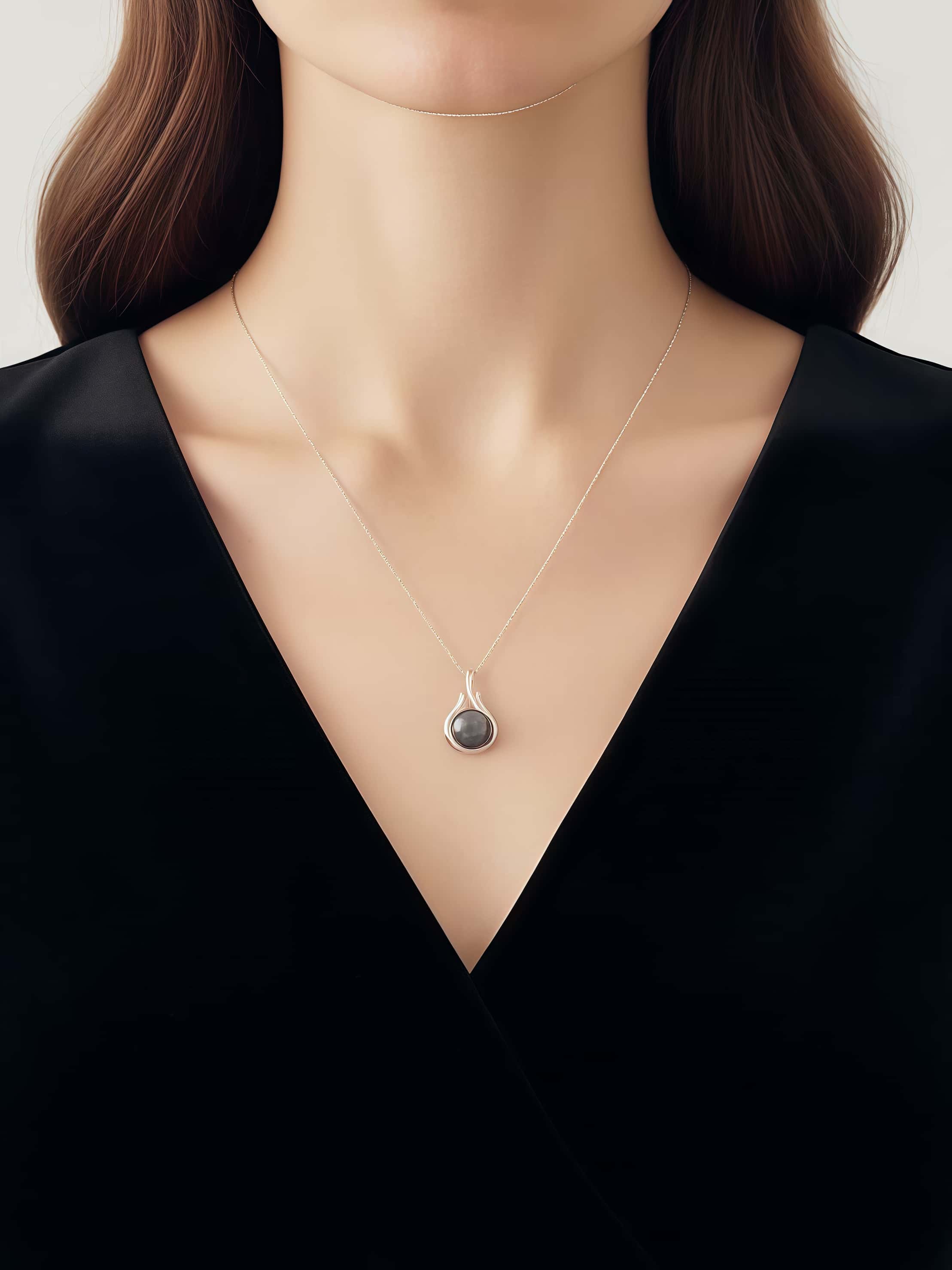 Matte Gray Shell Pearl Neckalace